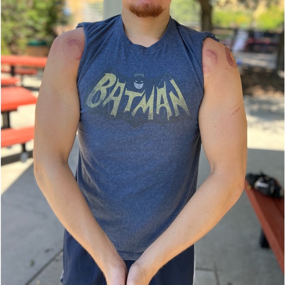 BATMAN MEN T SHIRT NAVY BLUE DC COMICS COMICS HERO OVAL LOGO OFFICIALLY GOTHAM - Picture 5 of 16